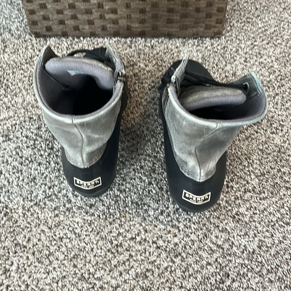 Size 8 women’s Sperry Boots- black and gray - Picture 3 of 5